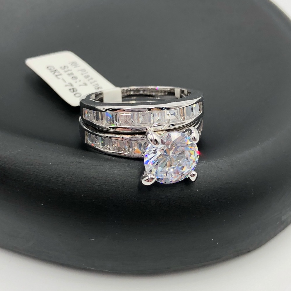 Gorgeous Wedding Ring Set Size 7 NWT - Picture 3 of 8